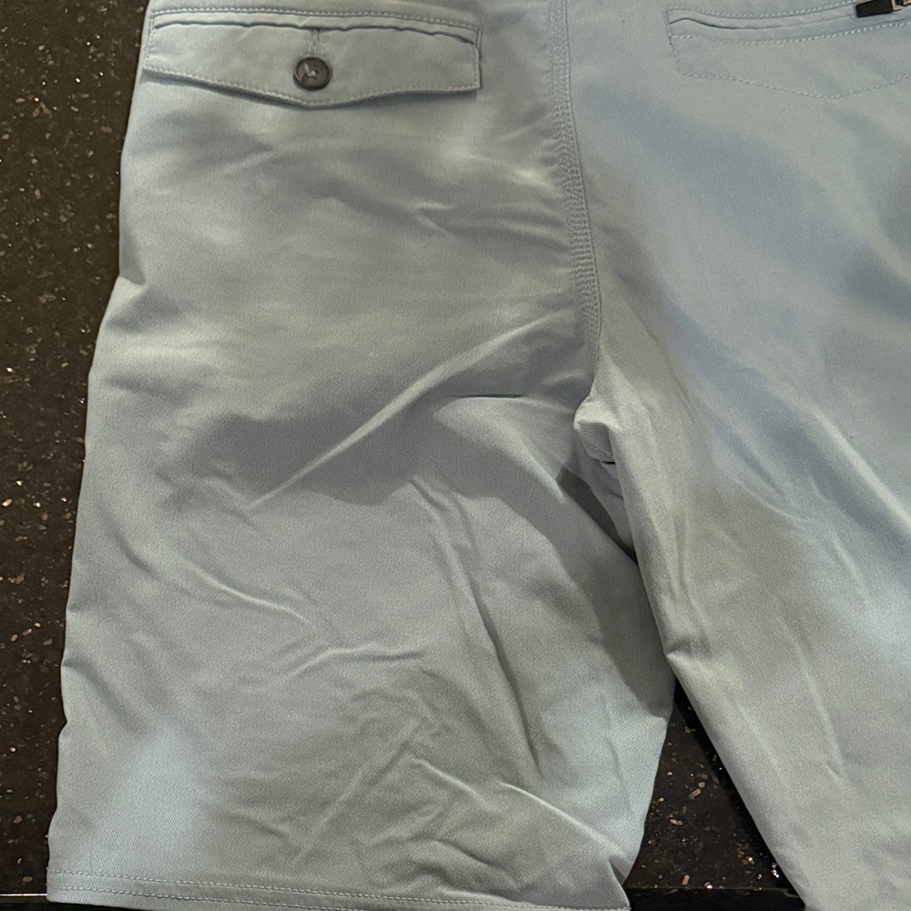 O'Neill Men's Light Gray Flat Front Shorts - Picture 5 of 7